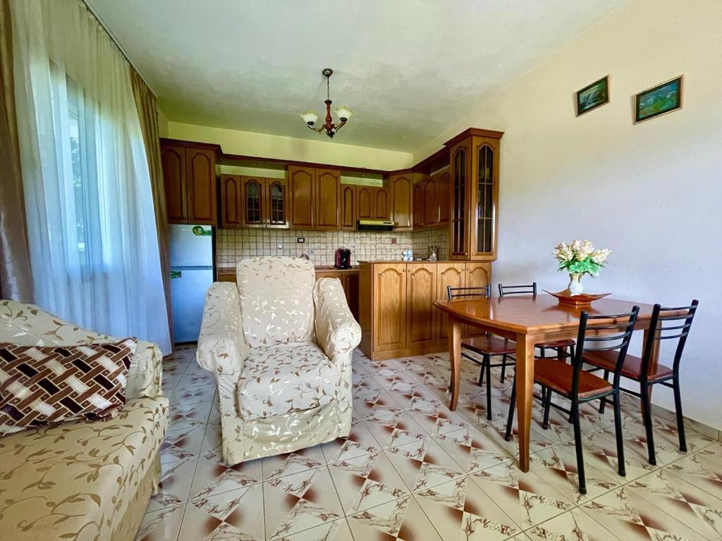 Cortina House Berat Appartement Kuçovë Buitenkant foto